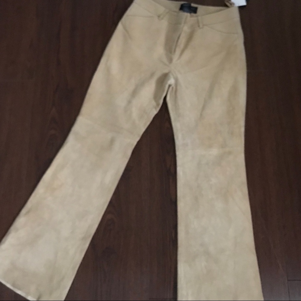 Woman’s Capris - Picture 4 of 4